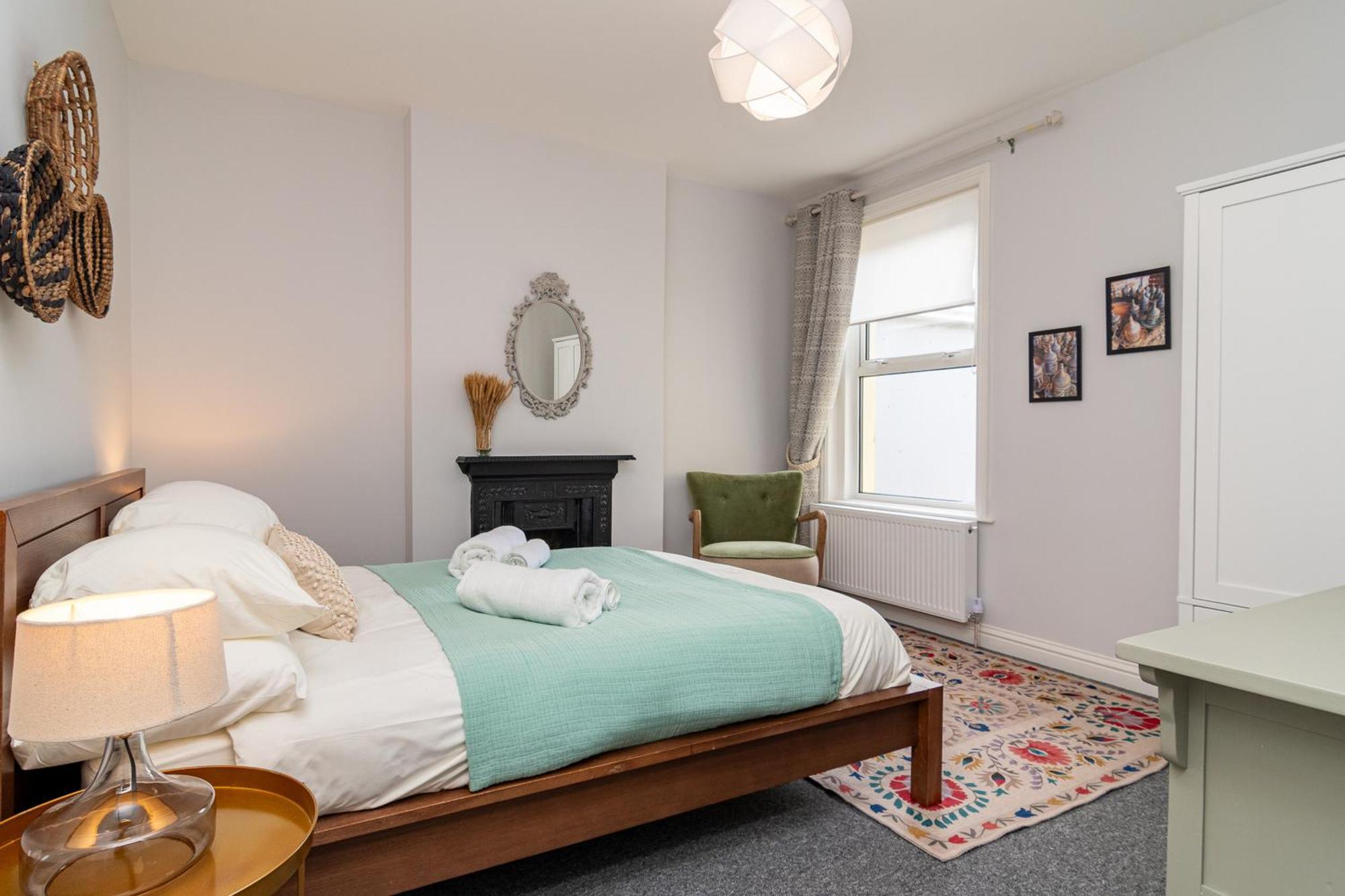 Little Boat: A Modern Beachside Flat Bournemouth