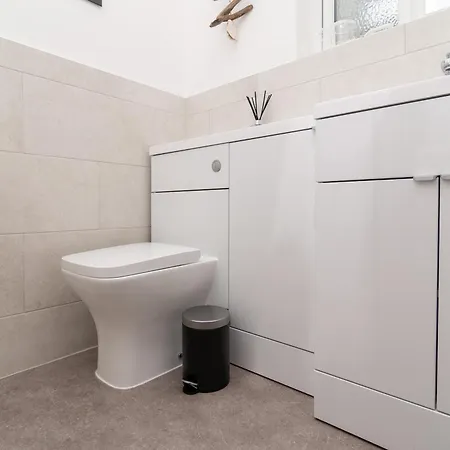 Little Boat: A Modern Beachside Flat Bournemouth Esterno foto