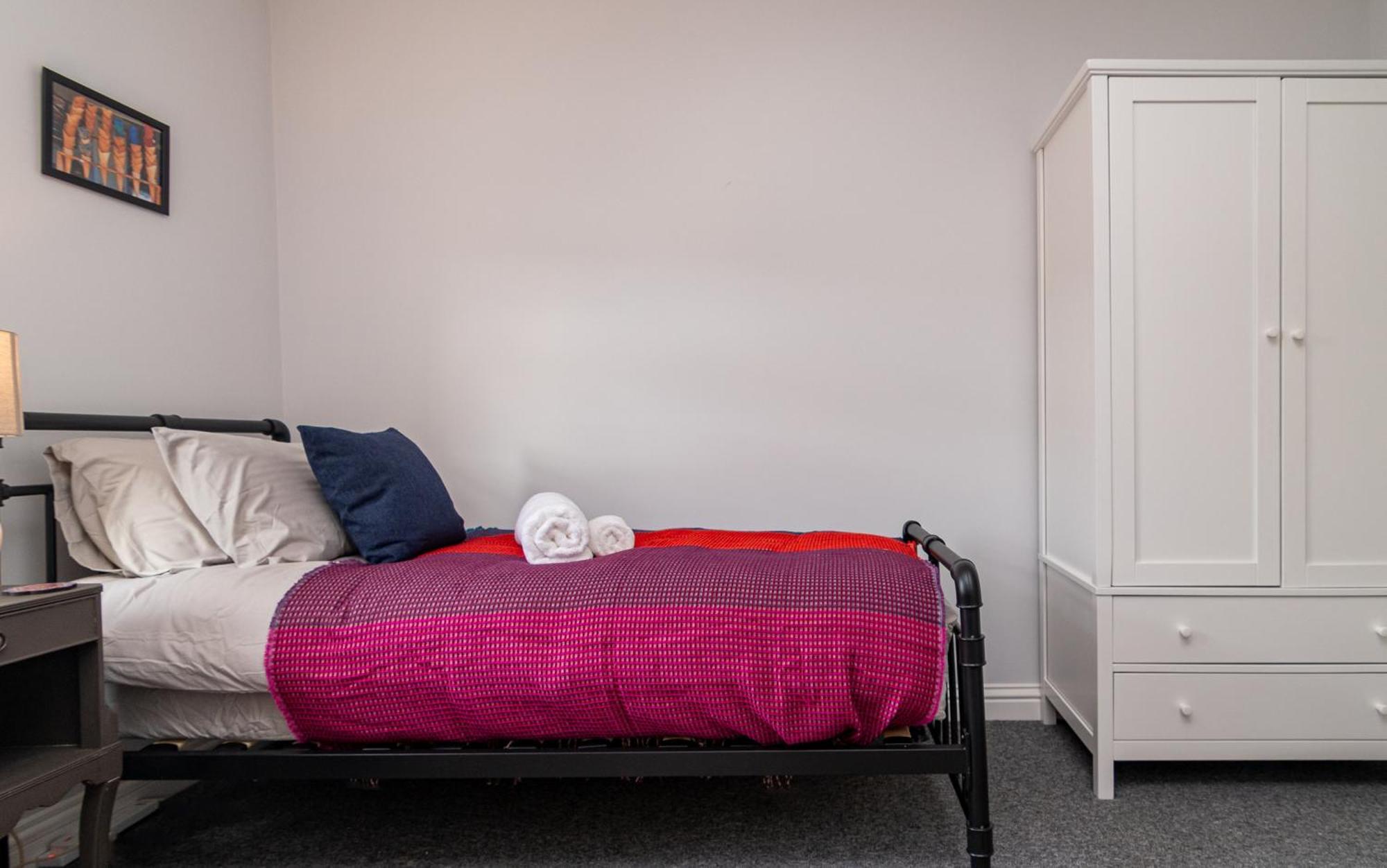 Little Boat: A Modern Beachside Flat Bournemouth